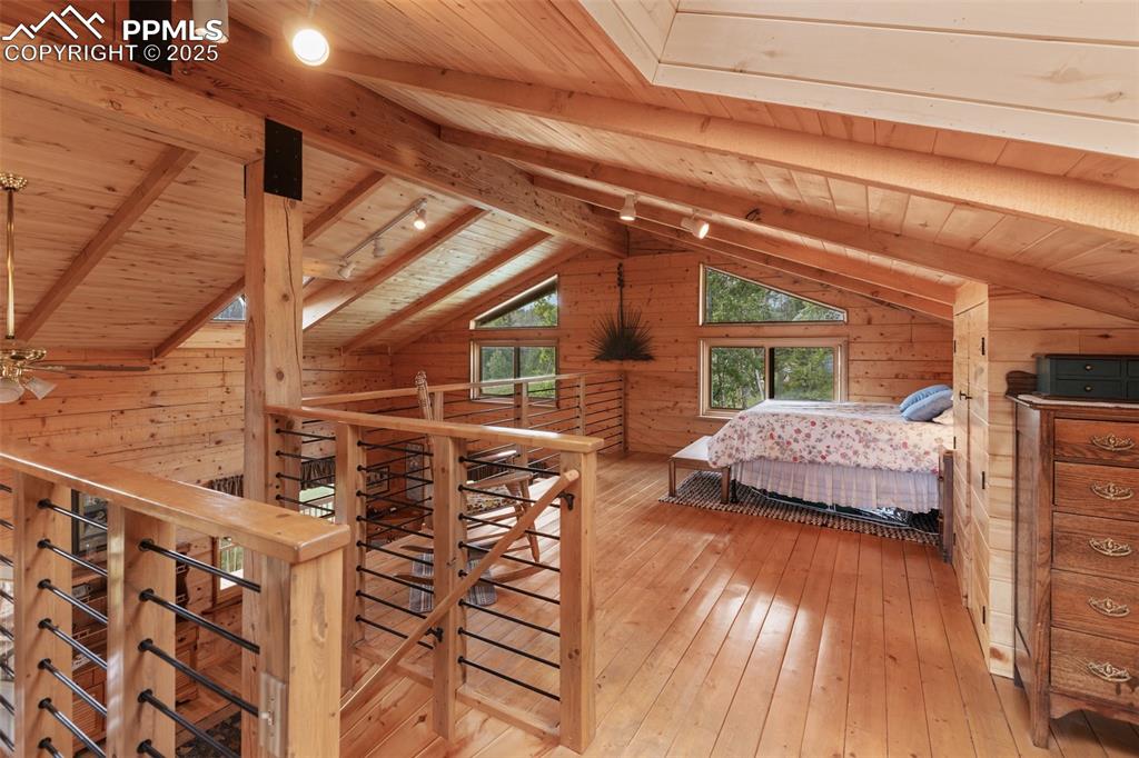 Image 22 of 26: Bedroom