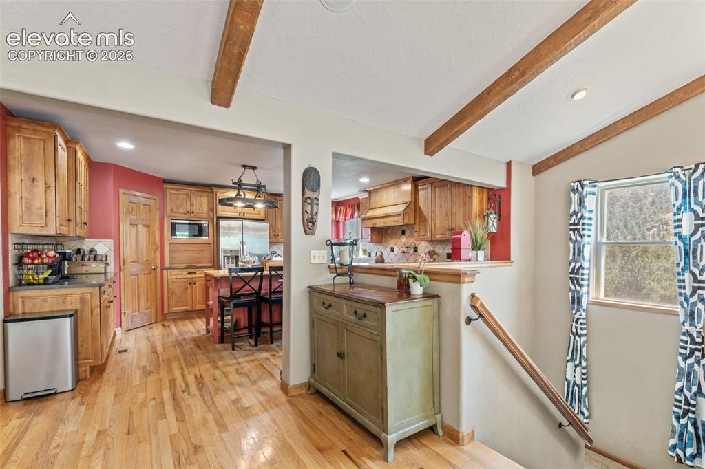 Image 12 of 50: Kitchen