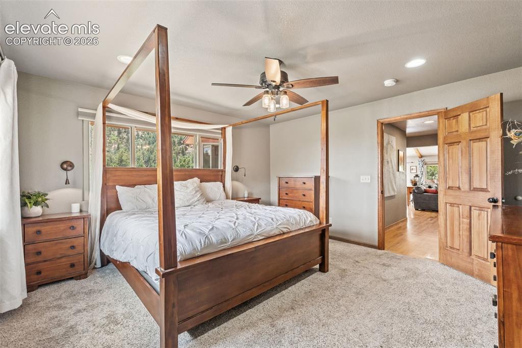 Image 18 of 50: Bedroom