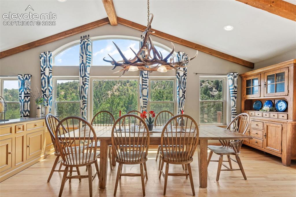 Image 9 of 50: Dining Area