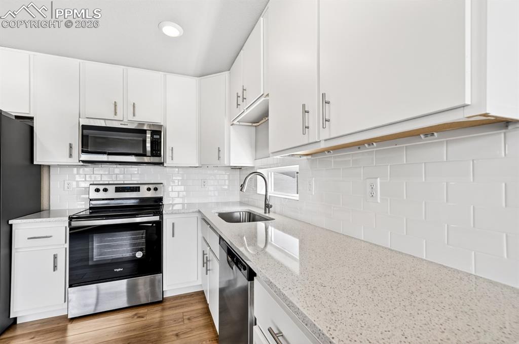 Image 11 of 48: Kitchen