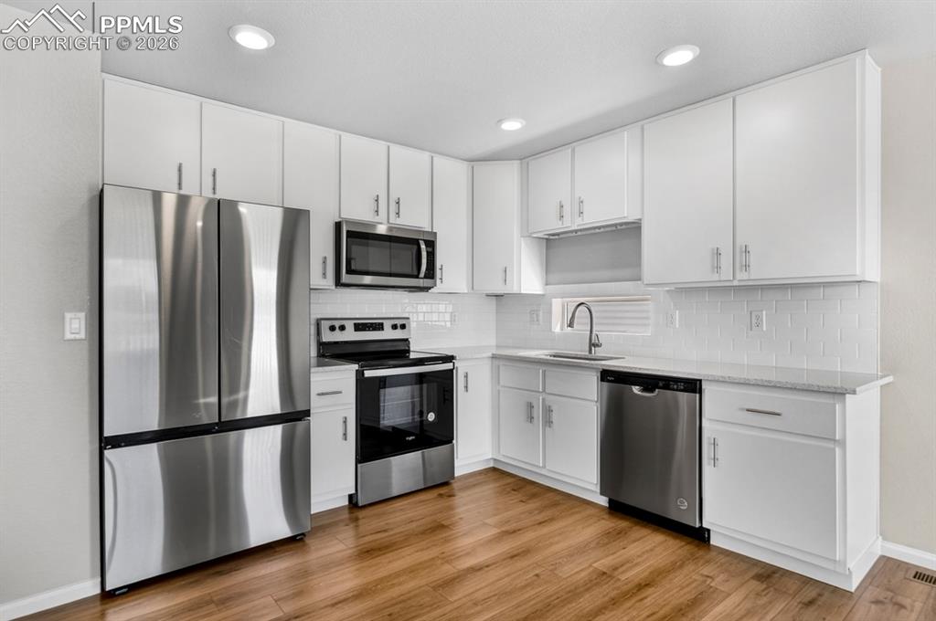 Image 14 of 48: Kitchen