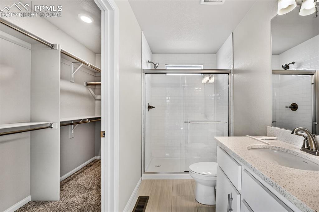 Image 31 of 48: Bathroom