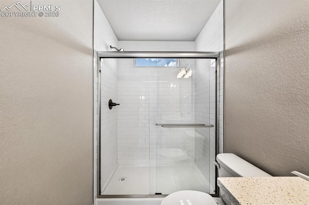 Image 33 of 48: Bathroom