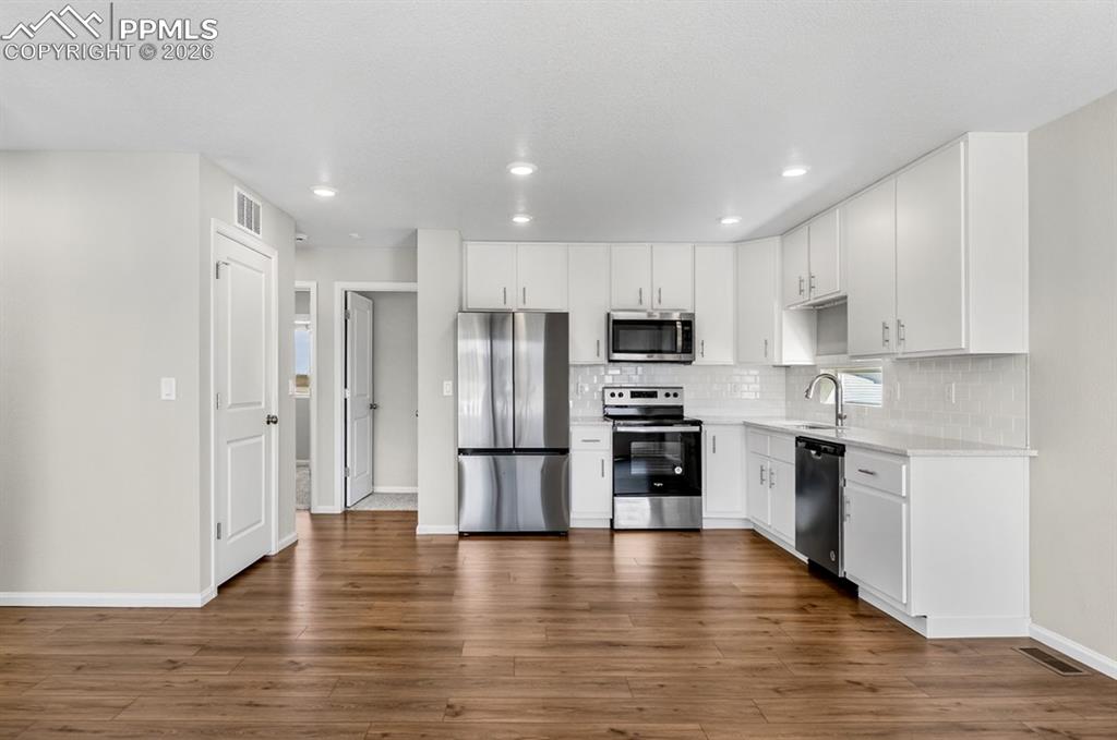 Image 9 of 48: Kitchen