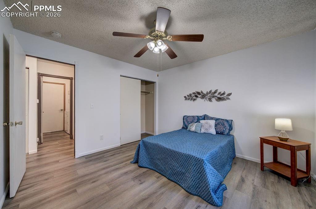 Image 11 of 14: Bedroom