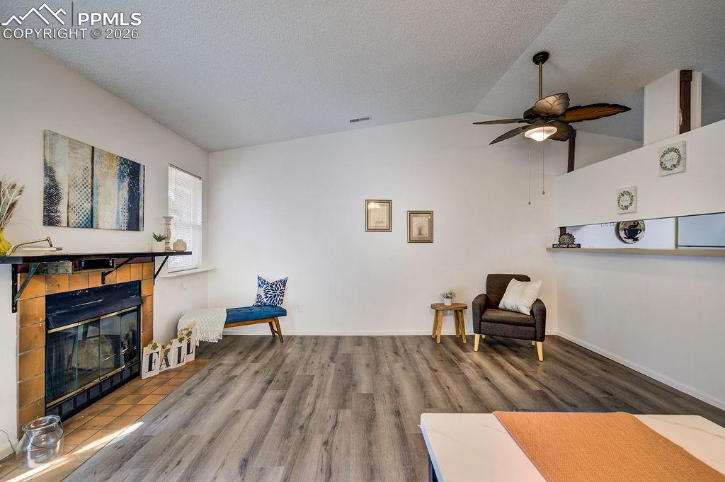 Image 4 of 14: Sitting Room
