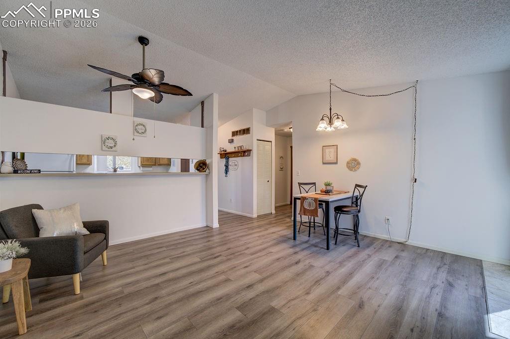 Image 6 of 14: Dining Area