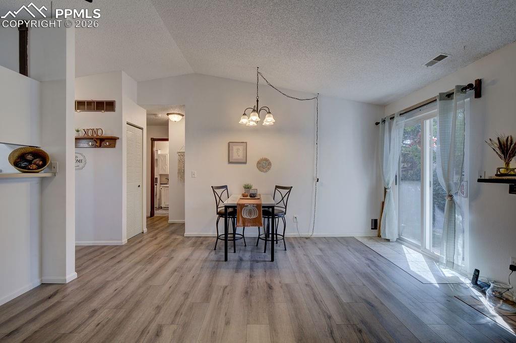 Image 9 of 14: Dining Area