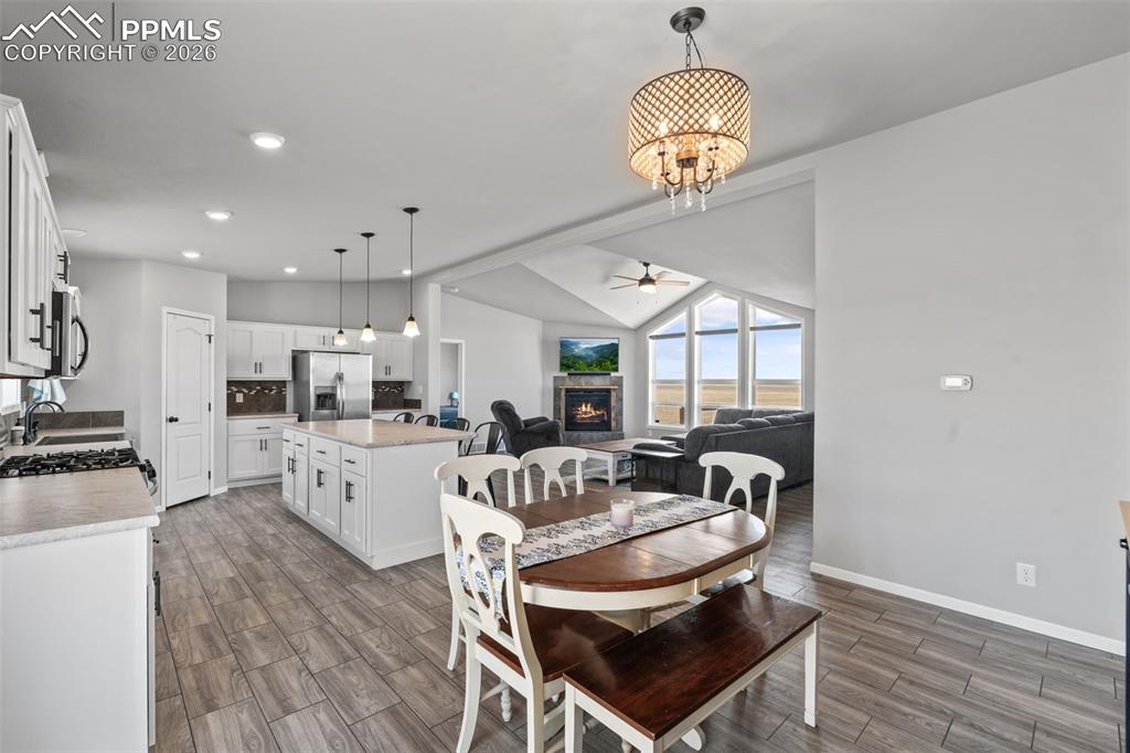 Image 11 of 44: Dining Area