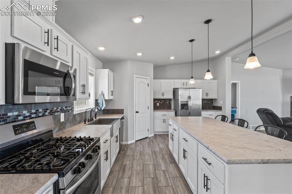 Image 13 of 44: Kitchen