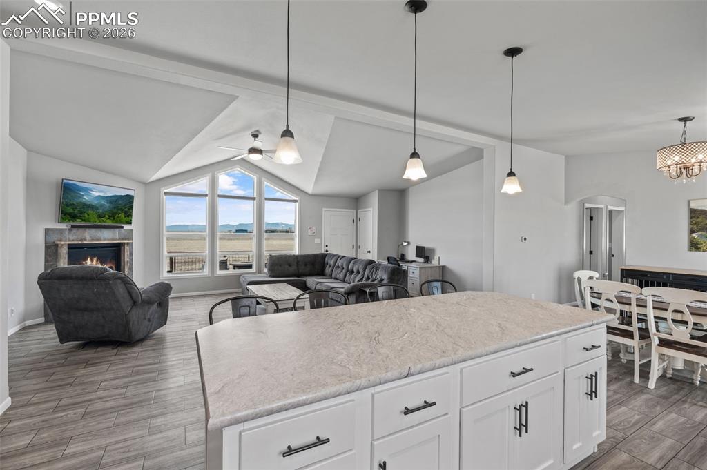 Image 14 of 44: Kitchen