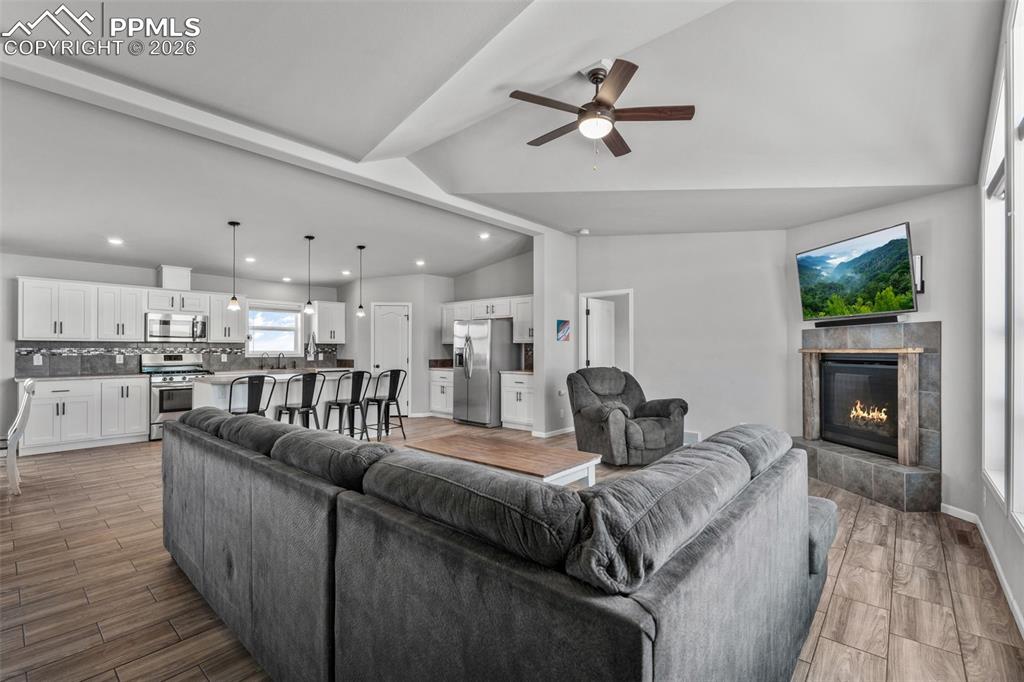 Image 17 of 44: Living Room