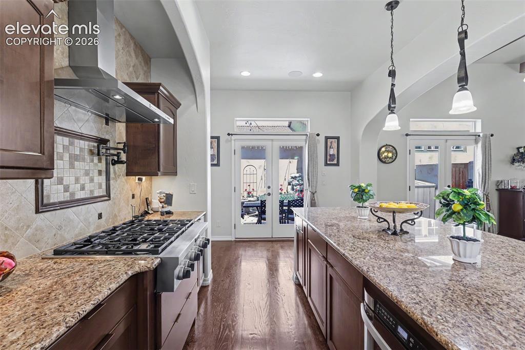 Image 11 of 44: Kitchen