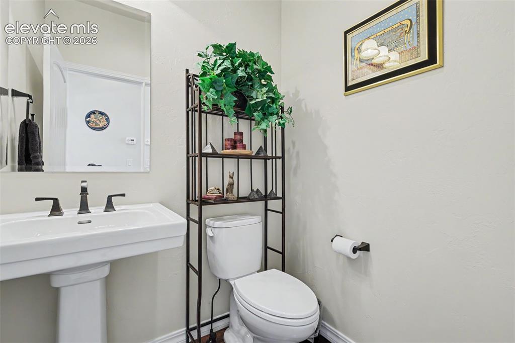 Image 14 of 44: Bathroom