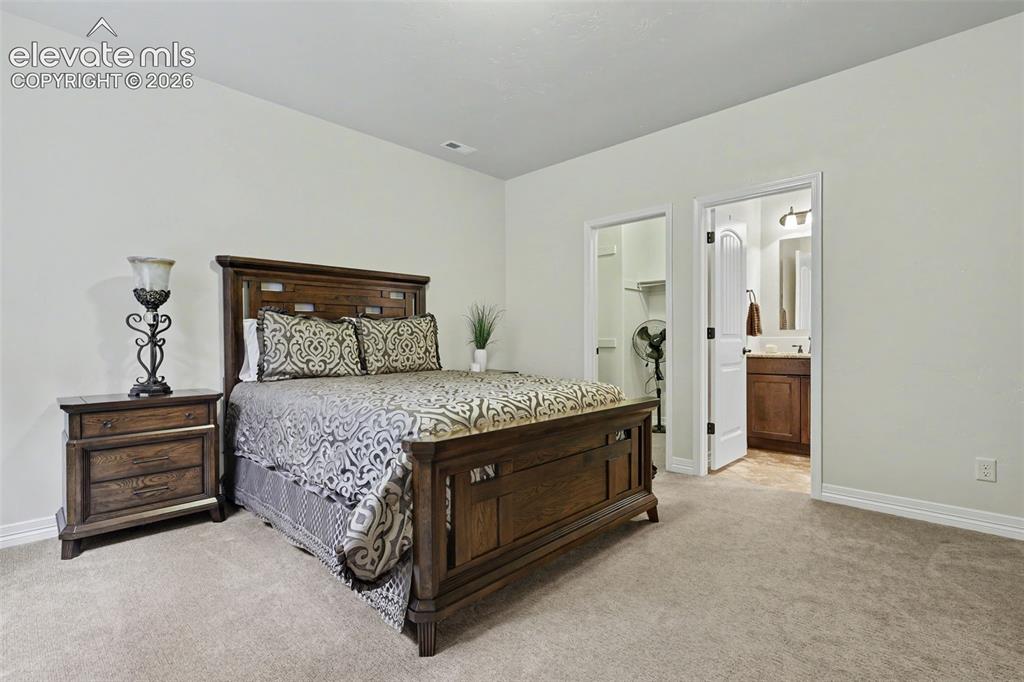 Image 21 of 44: Bedroom