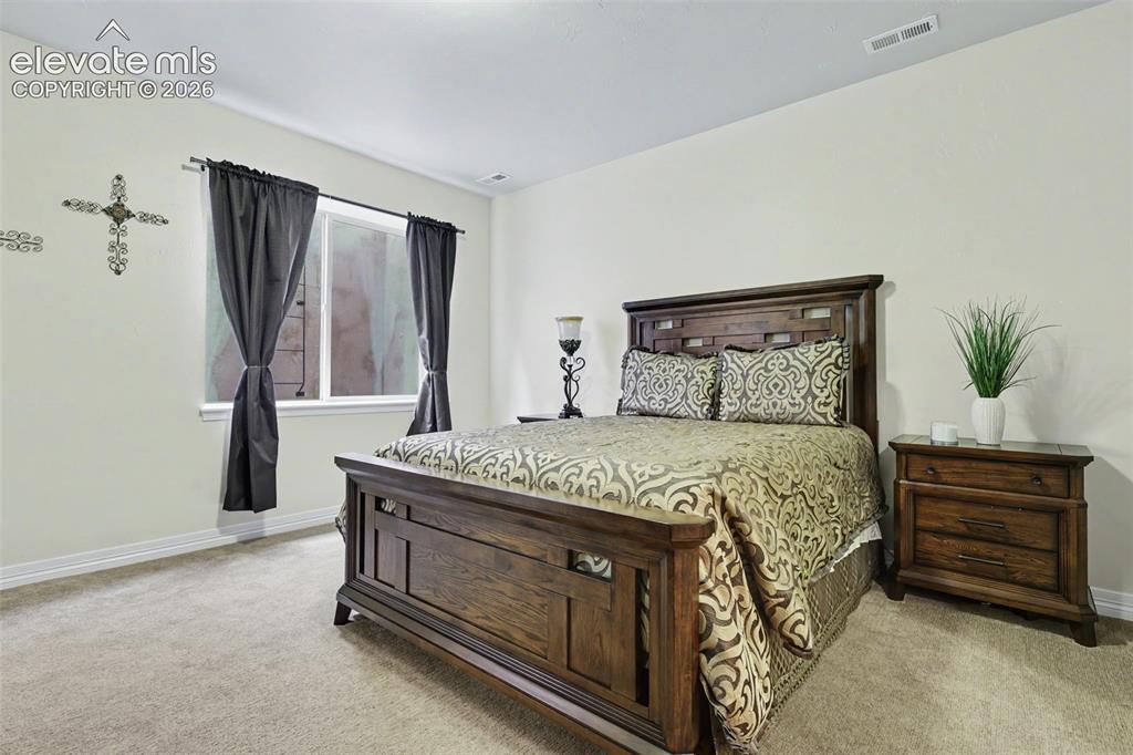 Image 22 of 44: Bedroom