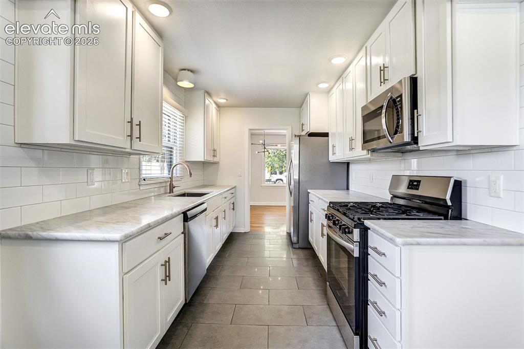Image 16 of 44: Kitchen