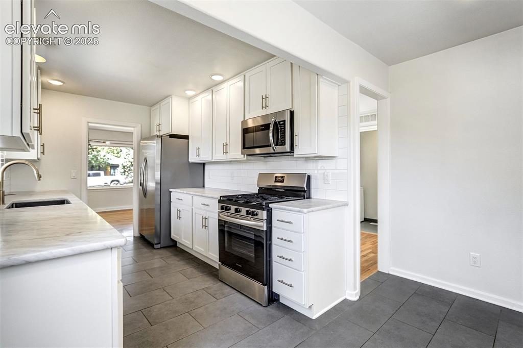 Image 17 of 44: Kitchen