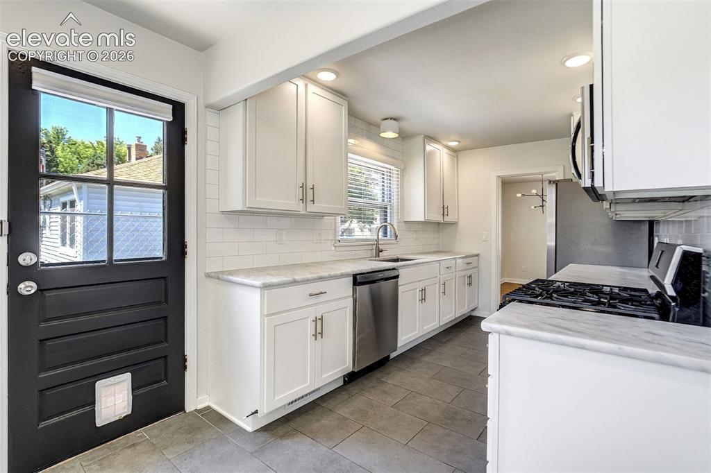 Image 18 of 44: Kitchen