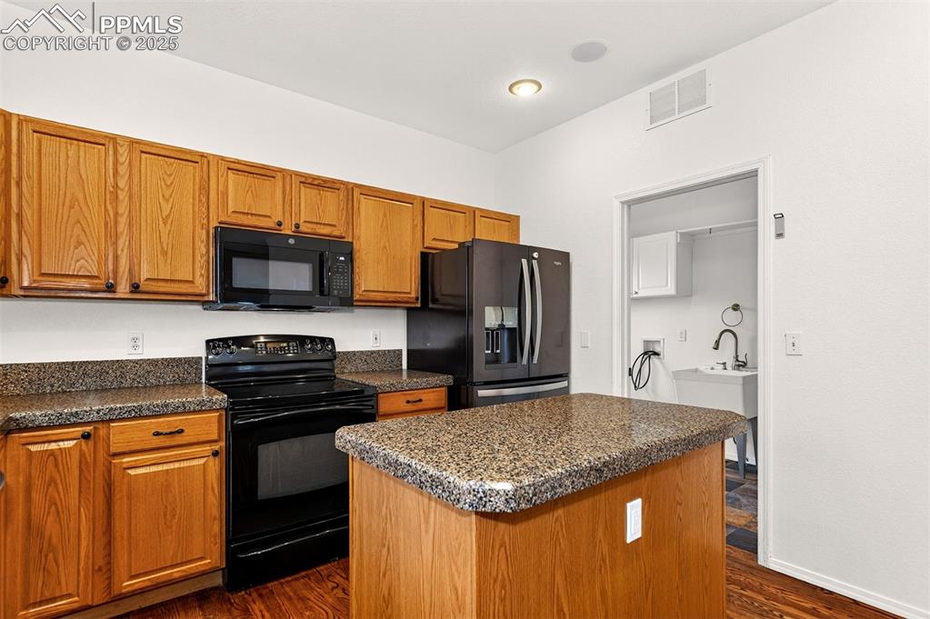 Image 10 of 49: Kitchen with all Appliances