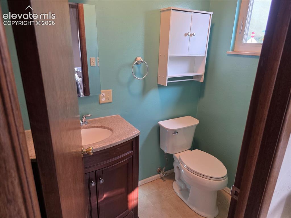 Image 18 of 21: Bathroom