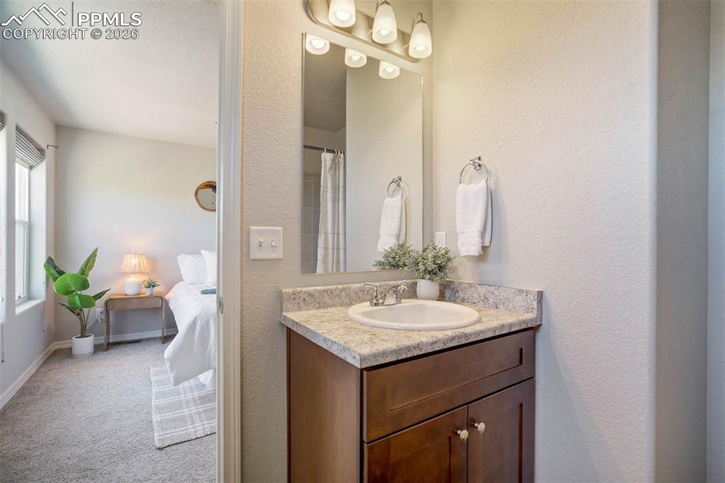 Image 24 of 36: Bathroom