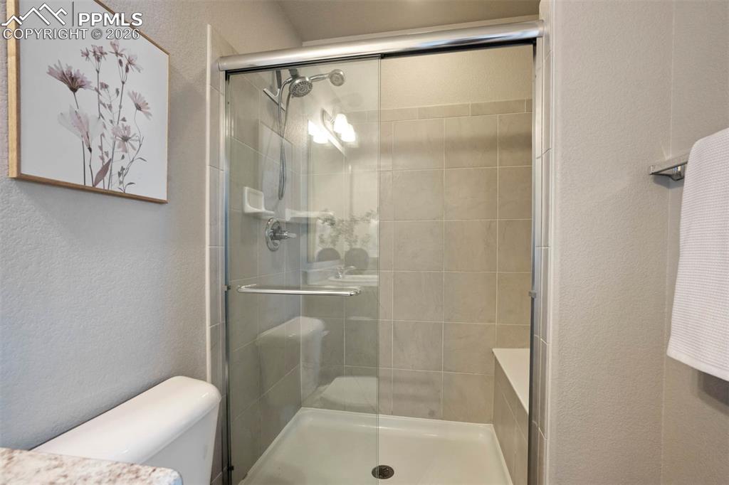 Image 29 of 36: Bathroom