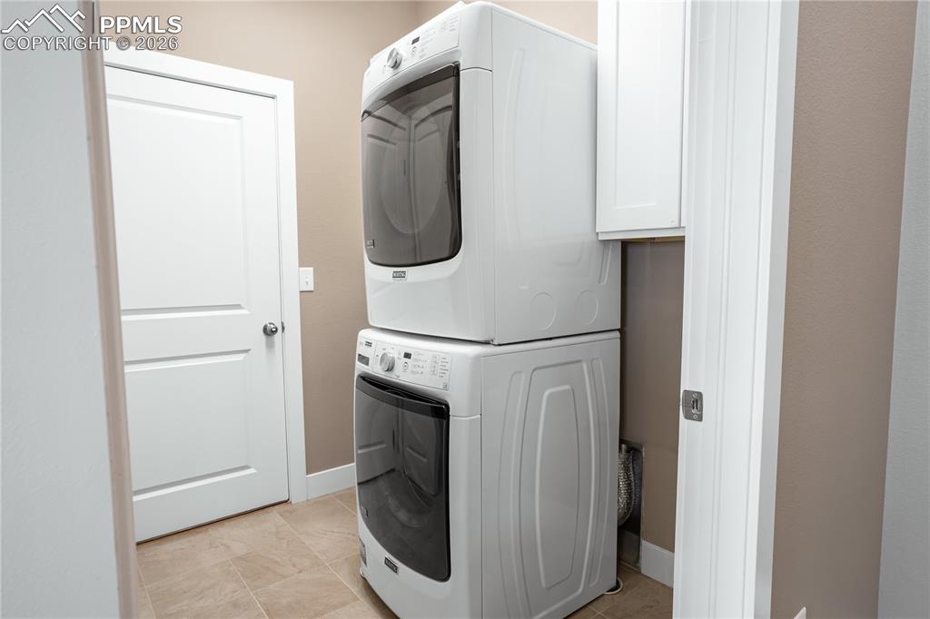 Image 16 of 50: Laundry