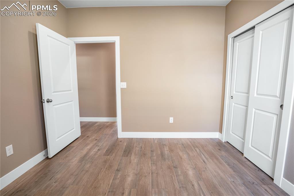 Image 19 of 50: Bedroom