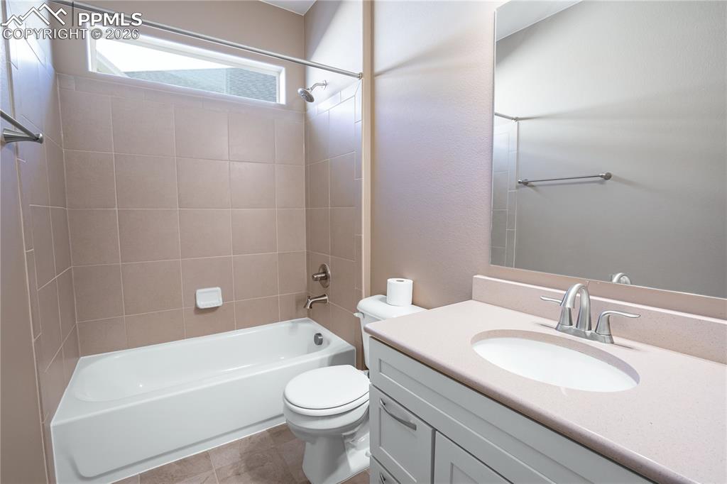 Image 20 of 50: Bathroom