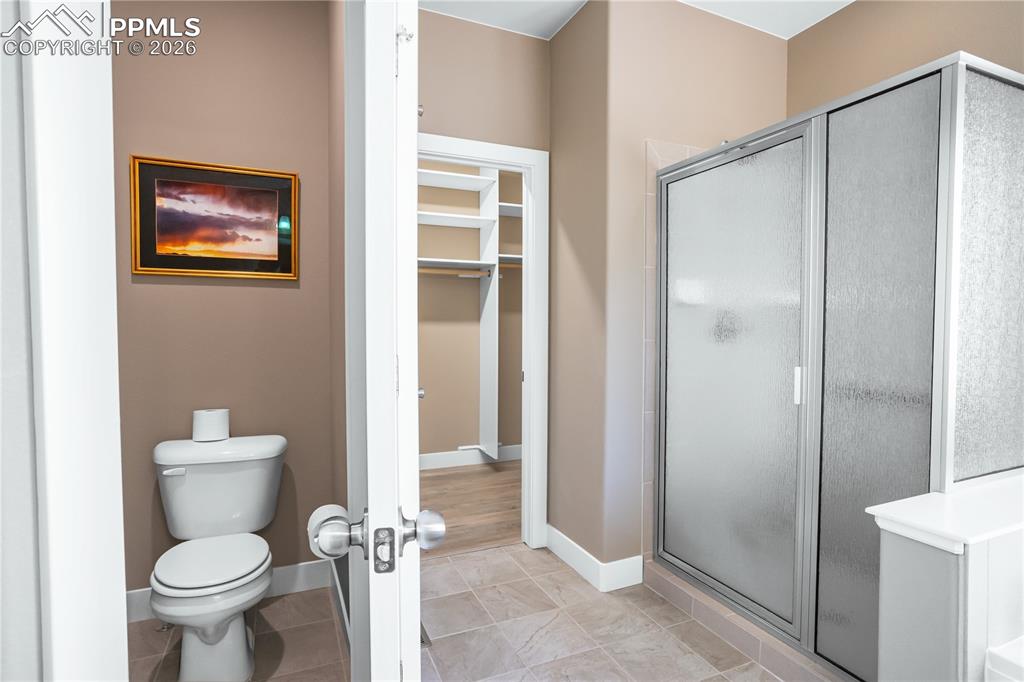 Image 24 of 50: Bathroom