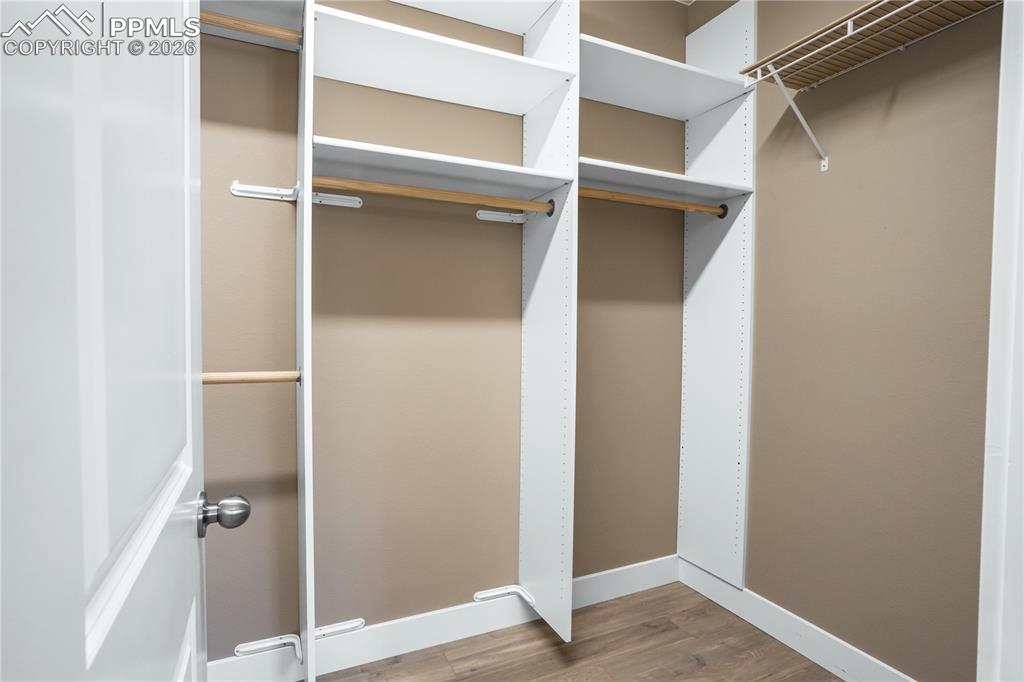 Image 25 of 50: Closet