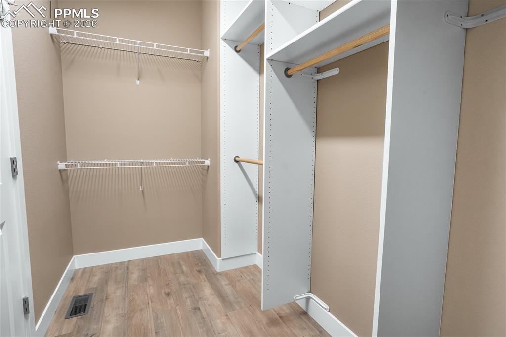 Image 26 of 50: Closet