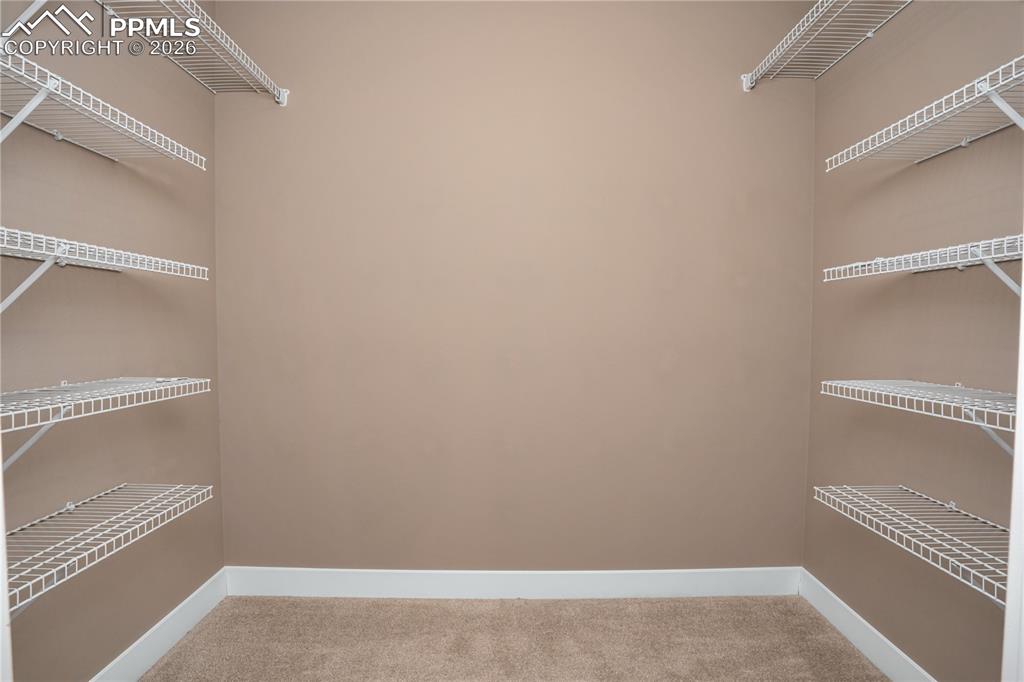 Image 27 of 50: Closet