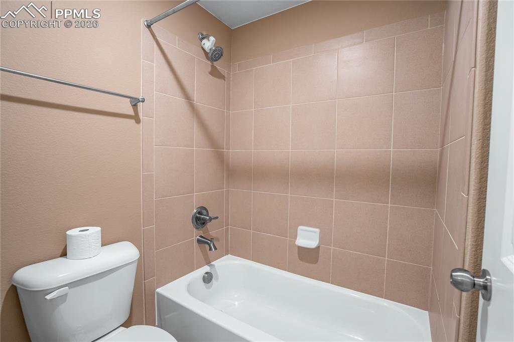 Image 37 of 50: Bathroom