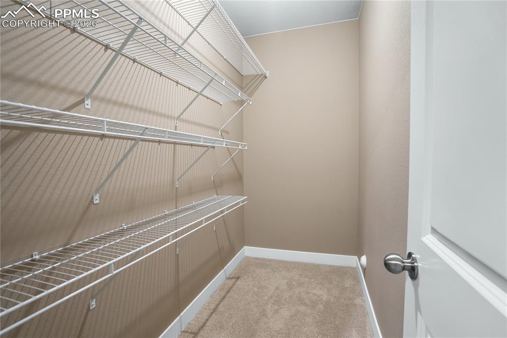 Image 40 of 50: Closet