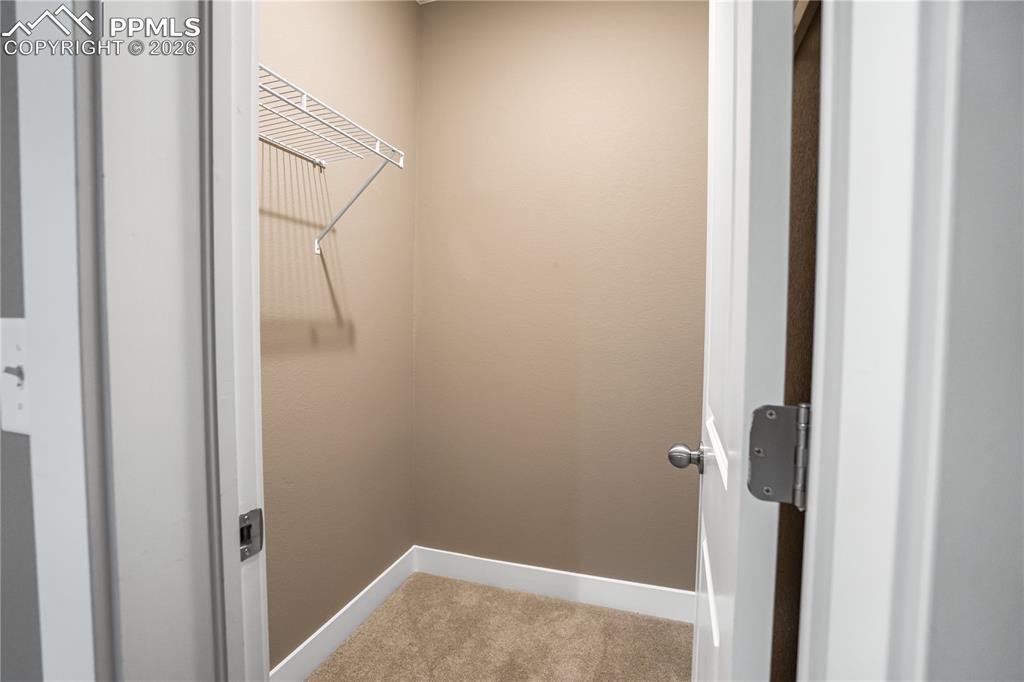 Image 43 of 50: Closet