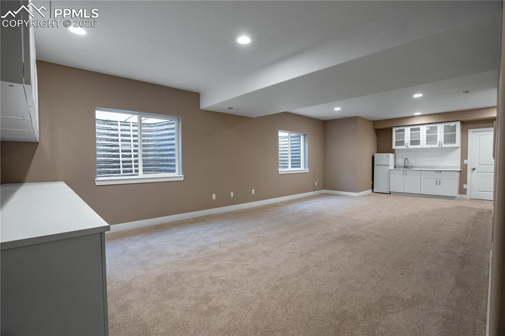 Image 45 of 50: Living Room