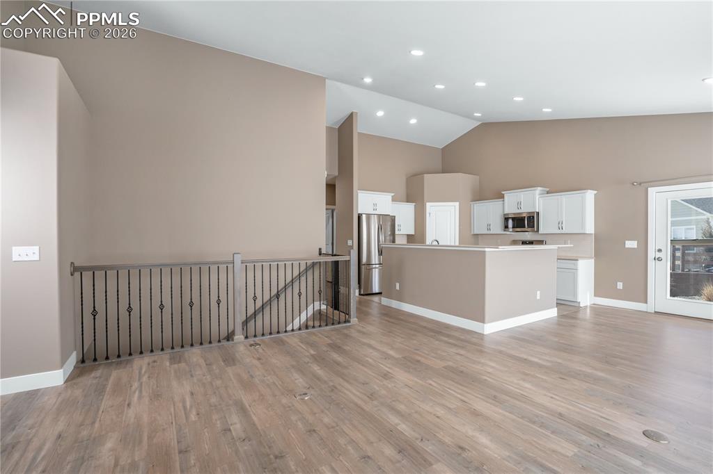 Image 8 of 50: Living Room