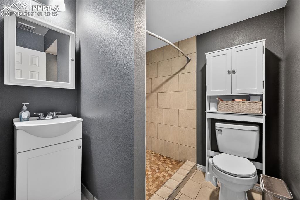 Image 19 of 21: Basement bathroom