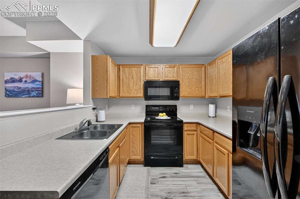 Image 8 of 21: Kitchen