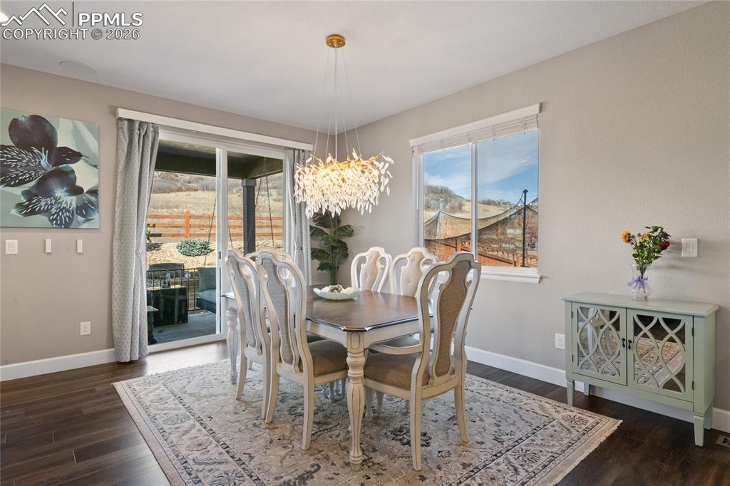 Image 12 of 50: Dining Area