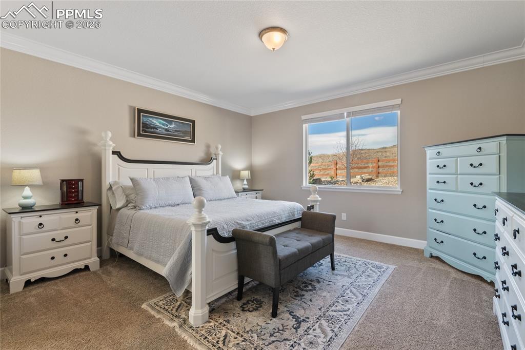 Image 14 of 50: Bedroom