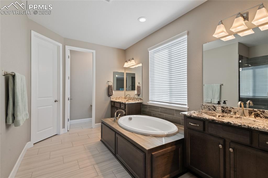 Image 16 of 50: Bathroom