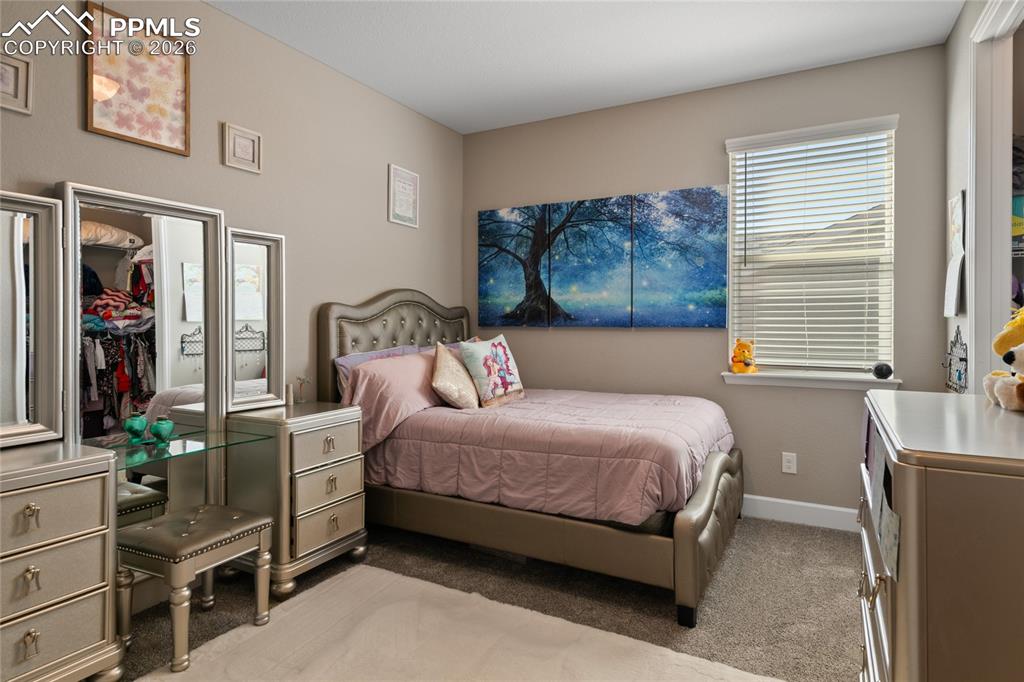 Image 18 of 50: Bedroom