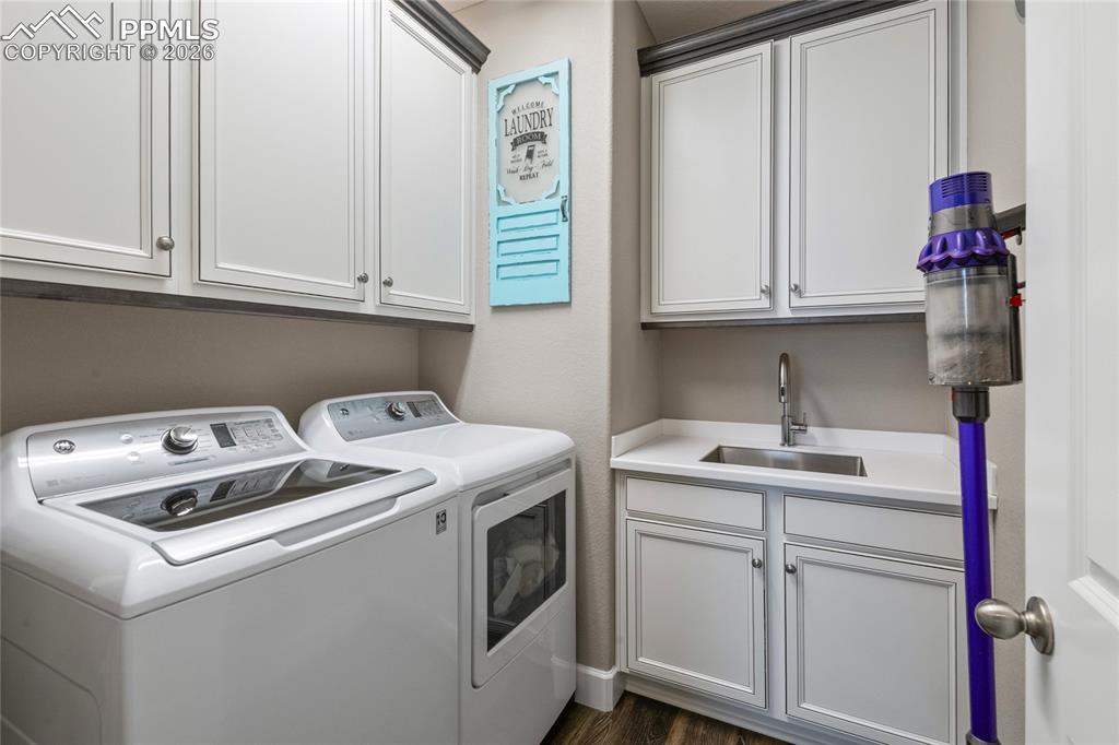 Image 21 of 50: Laundry