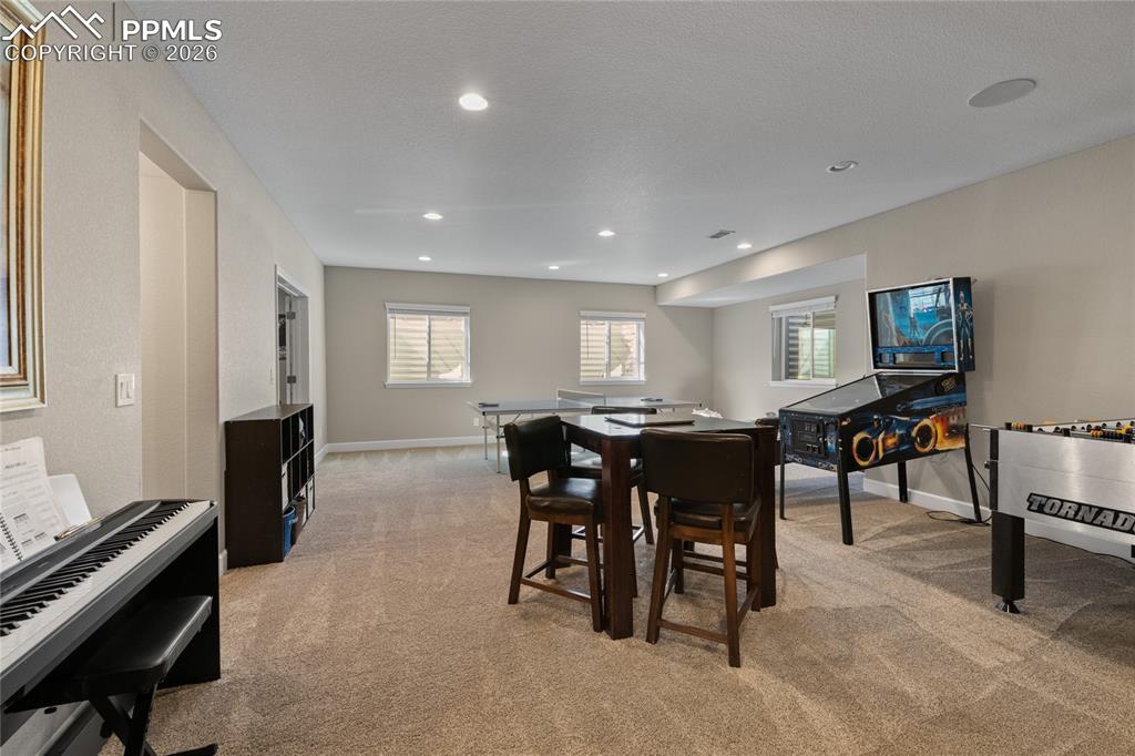 Image 27 of 50: Dining Area