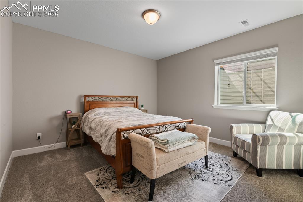 Image 28 of 50: Bedroom