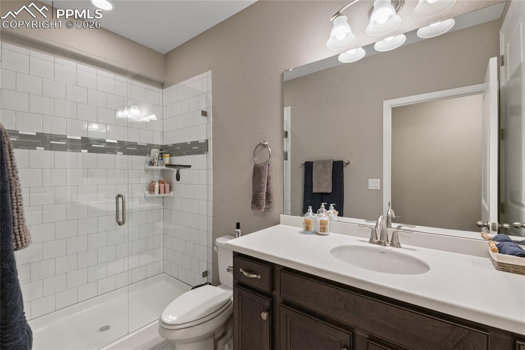 Image 29 of 50: Bathroom